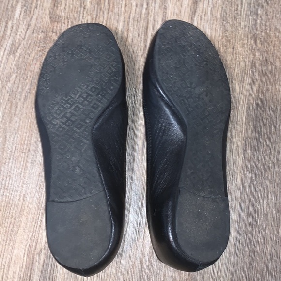 Tory Burch Reva flats in black. Gold buckle, size 5 1/2 - Picture 5 of 7